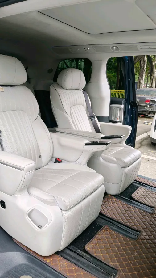 2025 Voyah Dream 1.5T 150HP L4 PHEV 41.7KWH,autocango,china used car exporter,china ev exporter,chinese used car exporter,chinese used ev exporter