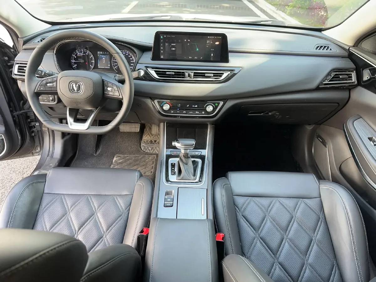 2022 ChangAn Raeton CC 1.5T 188HP L4 7DCT,autocango,china used car exporter,china ev exporter,chinese used car exporter,chinese used ev exporter