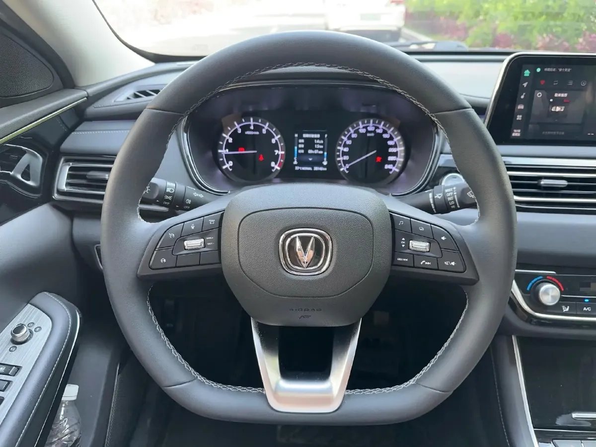 2022 ChangAn Raeton CC 1.5T 188HP L4 7DCT,autocango,china used car exporter,china ev exporter,chinese used car exporter,chinese used ev exporter
