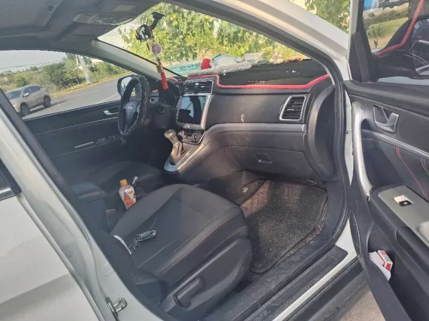 2019 Haval M6 1.5T 150HP L4 7DCT,autocango,china used car exporter,china ev exporter,chinese used car exporter,chinese used ev exporter