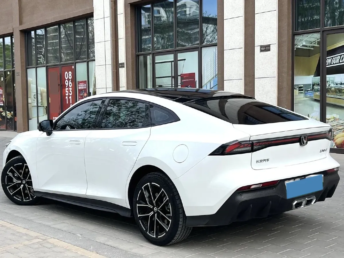 2024 ChangAn UNI-V iDD 1.5L 110HP L4 E-CVT PHEV 18.99KWH,autocango,china used car exporter,china ev exporter,chinese used car exporter,chinese used ev exporter