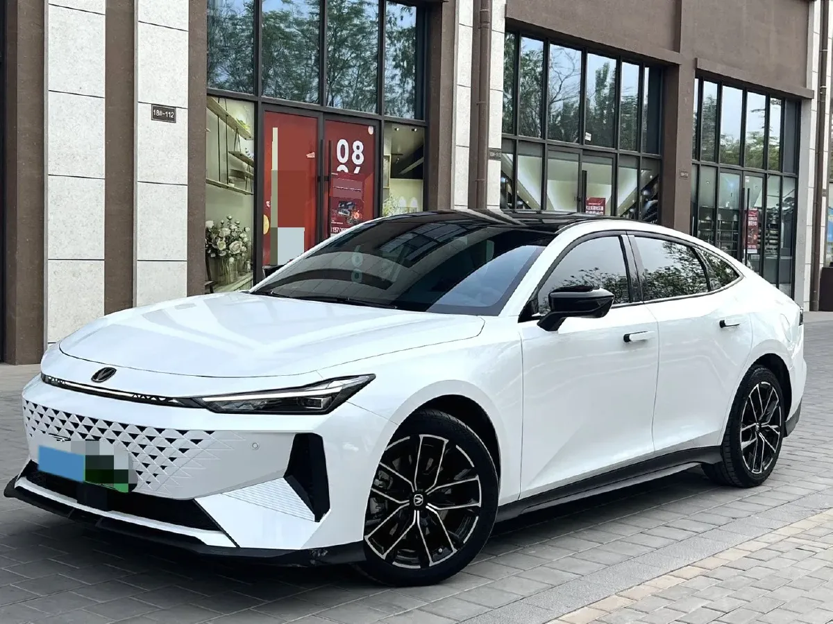 2024 ChangAn UNI-V iDD 1.5L 110HP L4 E-CVT PHEV 18.99KWH,autocango,china used car exporter,china ev exporter,chinese used car exporter,chinese used ev exporter