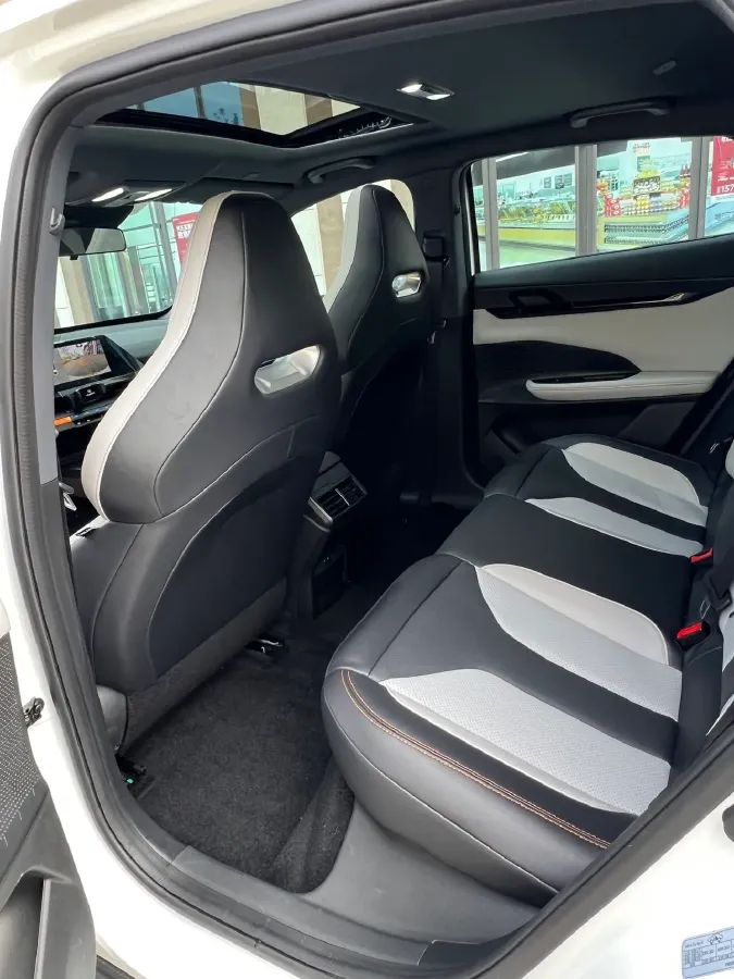 2024 ChangAn UNI-V iDD 1.5L 110HP L4 E-CVT PHEV 18.99KWH,autocango,china used car exporter,china ev exporter,chinese used car exporter,chinese used ev exporter