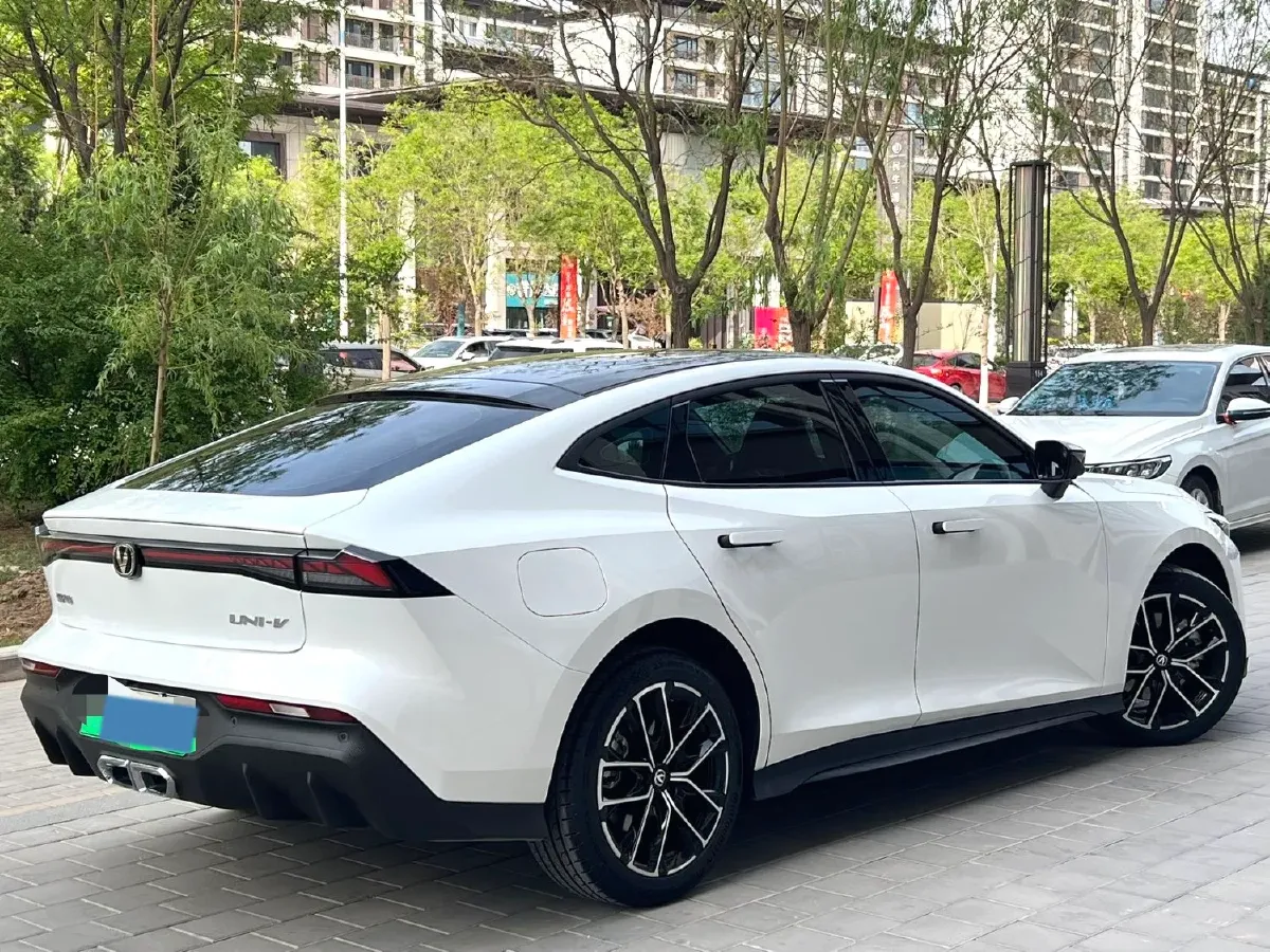 2024 ChangAn UNI-V iDD 1.5L 110HP L4 E-CVT PHEV 18.99KWH,autocango,china used car exporter,china ev exporter,chinese used car exporter,chinese used ev exporter