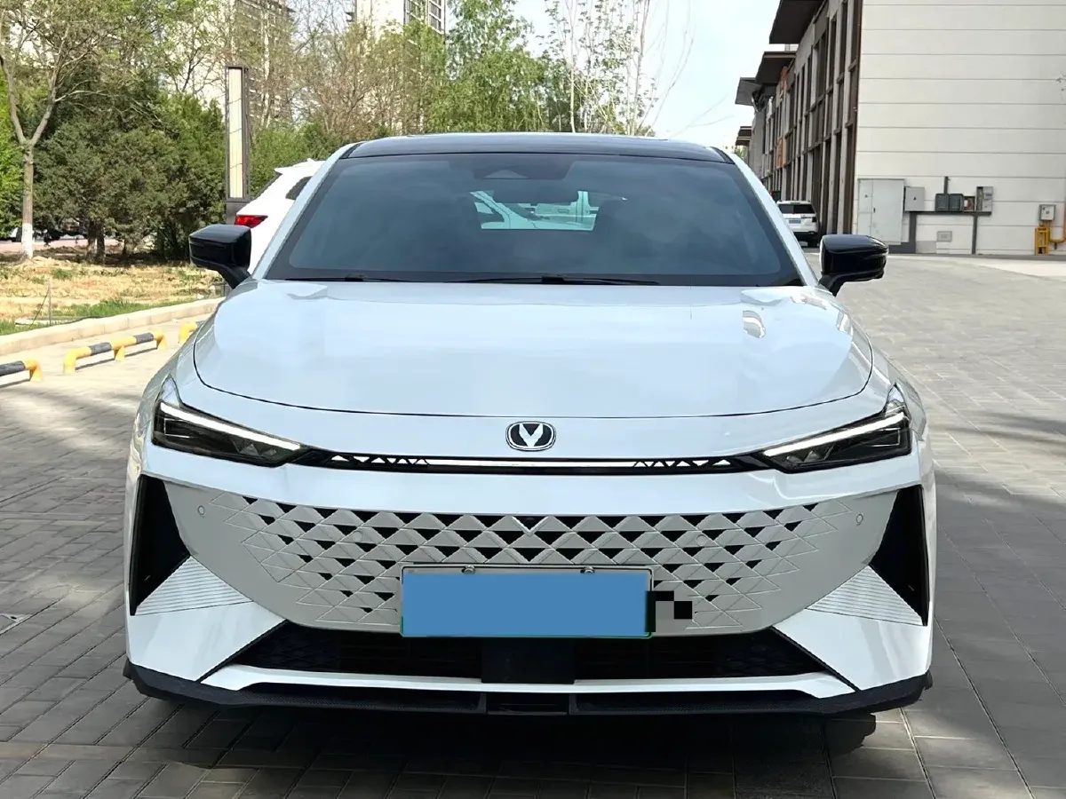 2024 ChangAn UNI-V iDD 1.5L 110HP L4 E-CVT PHEV 18.99KWH,autocango,china used car exporter,china ev exporter,chinese used car exporter,chinese used ev exporter