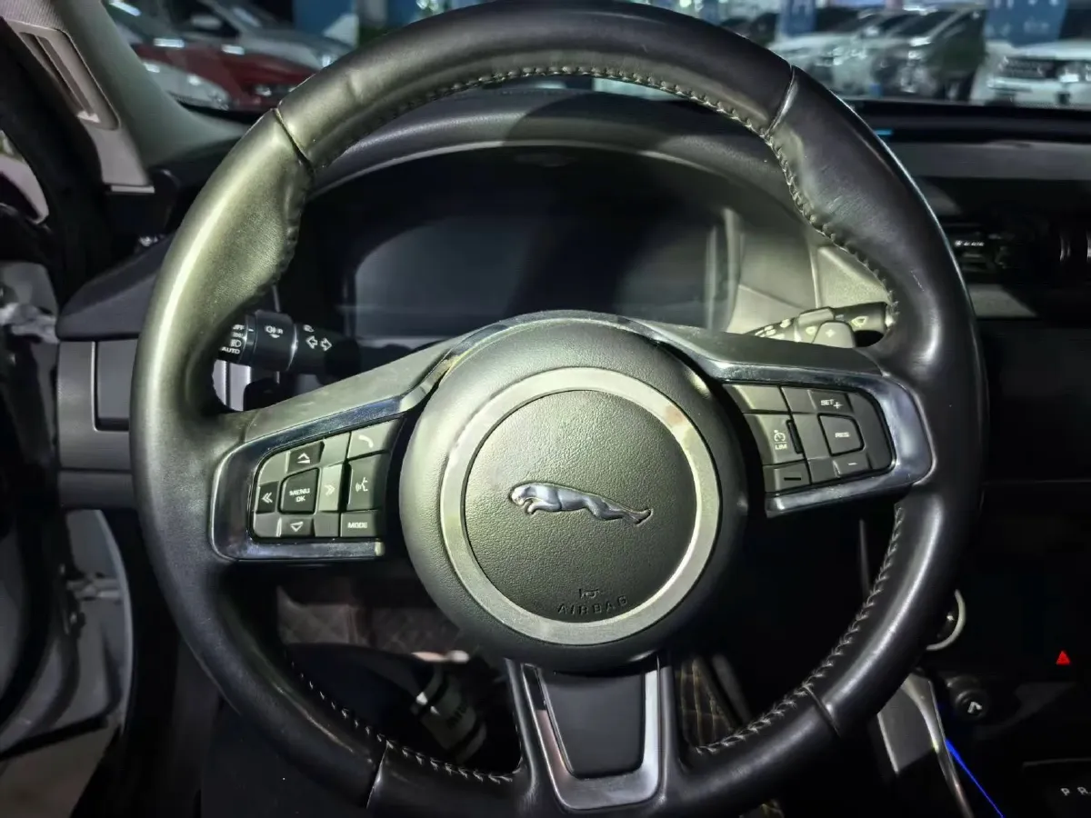 2020 Jaguar XFL 2.0T 200HP L4 8AT,autocango,china used car exporter,china ev exporter,chinese used car exporter,chinese used ev exporter