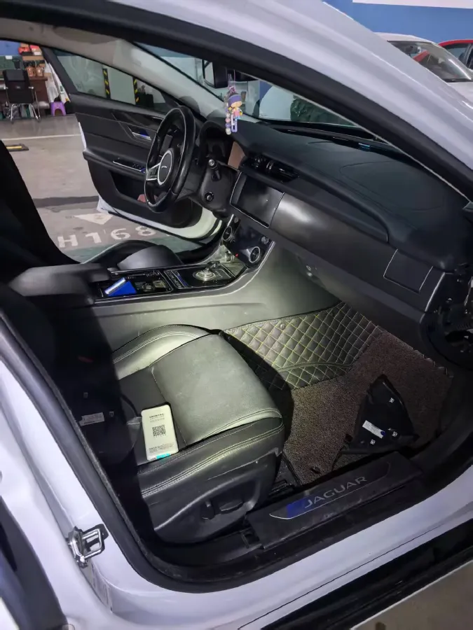 2020 Jaguar XFL 2.0T 200HP L4 8AT,autocango,china used car exporter,china ev exporter,chinese used car exporter,chinese used ev exporter