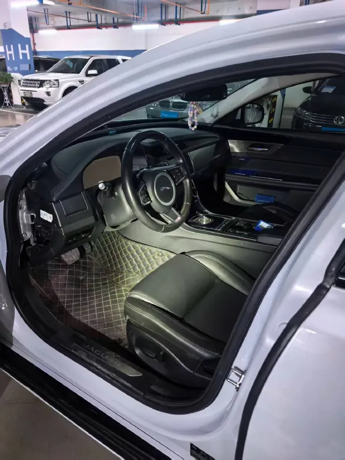 2020 Jaguar XFL 2.0T 200HP L4 8AT,autocango,china used car exporter,china ev exporter,chinese used car exporter,chinese used ev exporter