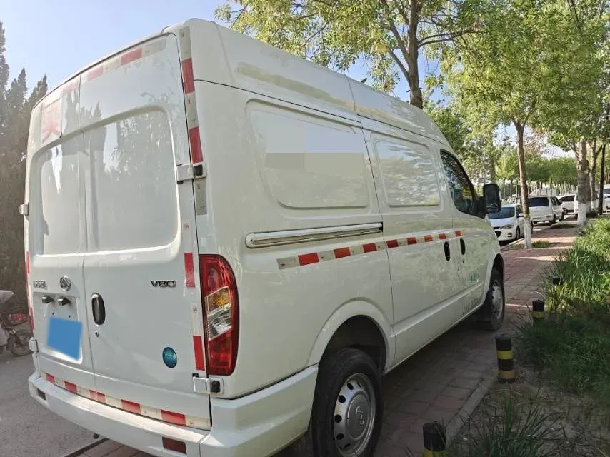 2023 MAXUS XinTu V80 2.0T 127HP L4 6MT,autocango,china used car exporter,china ev exporter,chinese used car exporter,chinese used ev exporter