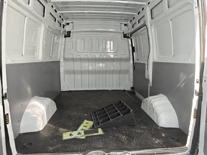 2023 MAXUS XinTu V80 2.0T 127HP L4 6MT,autocango,china used car exporter,china ev exporter,chinese used car exporter,chinese used ev exporter