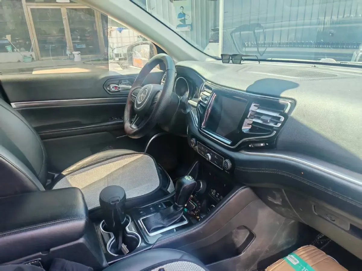 2018 Jeep Grand Commander 2.0T 265HP L4 9AT,autocango,china used car exporter,china ev exporter,chinese used car exporter,chinese used ev exporter