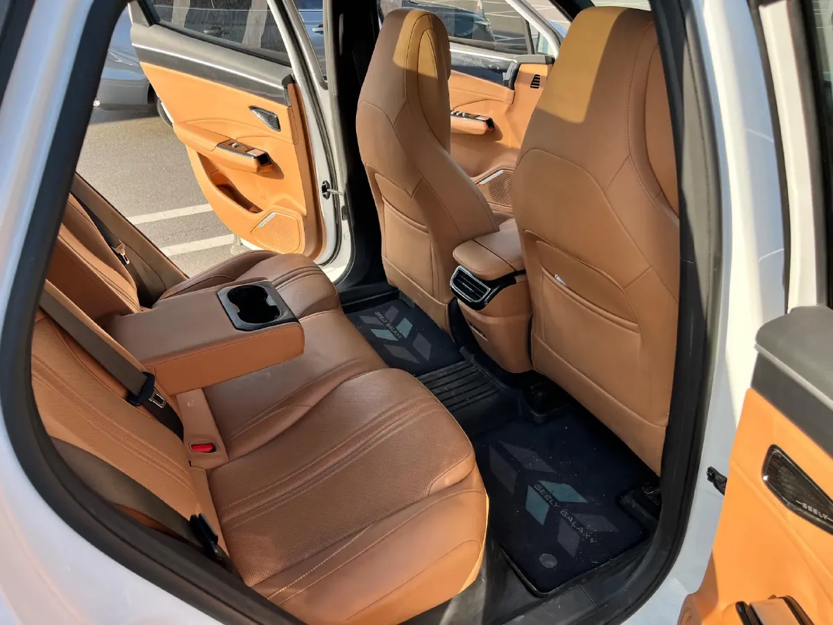 2025 Geely Galaxy L7 1.5L 112HP L4 1DHT PHEV 18.4KWH,autocango,china used car exporter,china ev exporter,chinese used car exporter,chinese used ev exporter