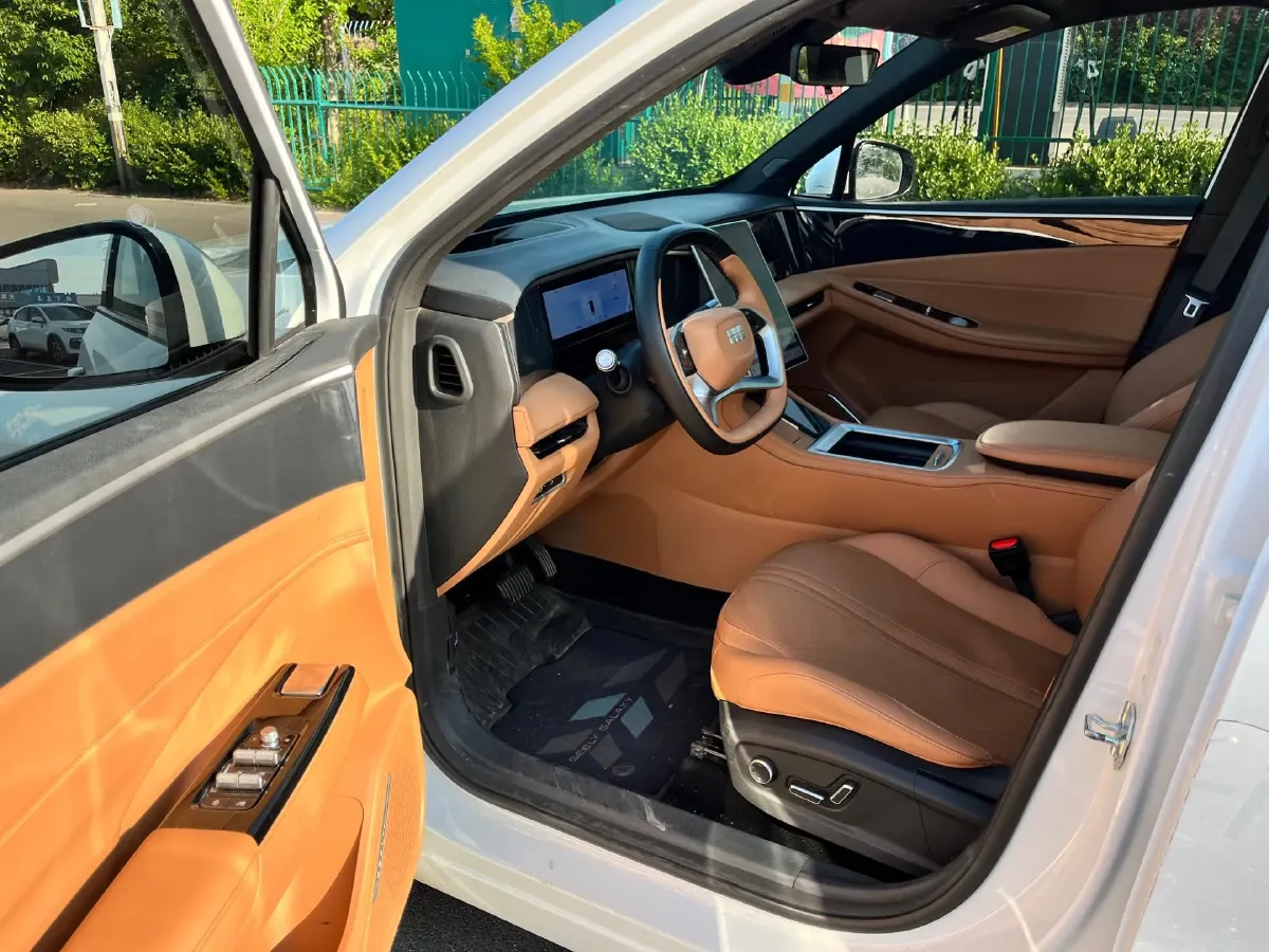 2025 Geely Galaxy L7 1.5L 112HP L4 1DHT PHEV 18.4KWH,autocango,china used car exporter,china ev exporter,chinese used car exporter,chinese used ev exporter