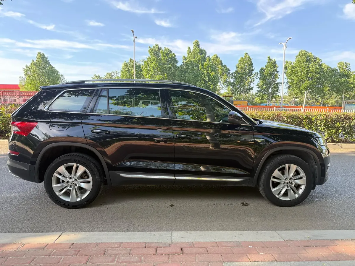 2020 Skoda Kodiak 2.0T 186HP L4 7DCT,autocango,china used car exporter,china ev exporter,chinese used car exporter,chinese used ev exporter