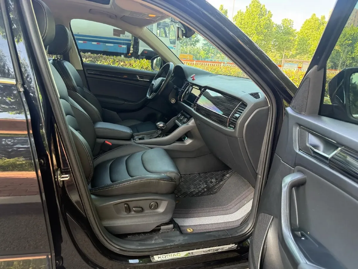 2020 Skoda Kodiak 2.0T 186HP L4 7DCT,autocango,china used car exporter,china ev exporter,chinese used car exporter,chinese used ev exporter