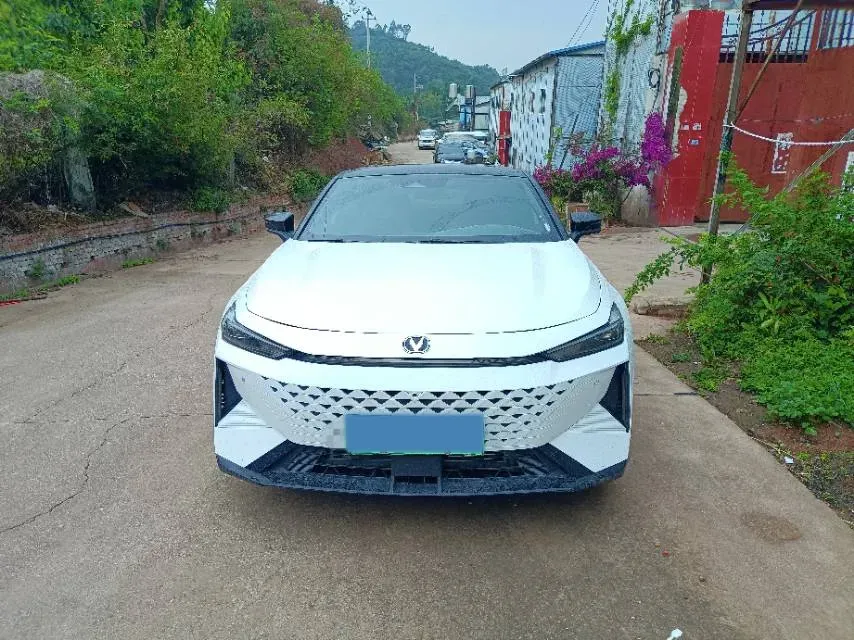2024 ChangAn UNI-V iDD 1.5L 110HP L4 E-CVT PHEV 18.99KWH,autocango,china used car exporter,china ev exporter,chinese used car exporter,chinese used ev exporter