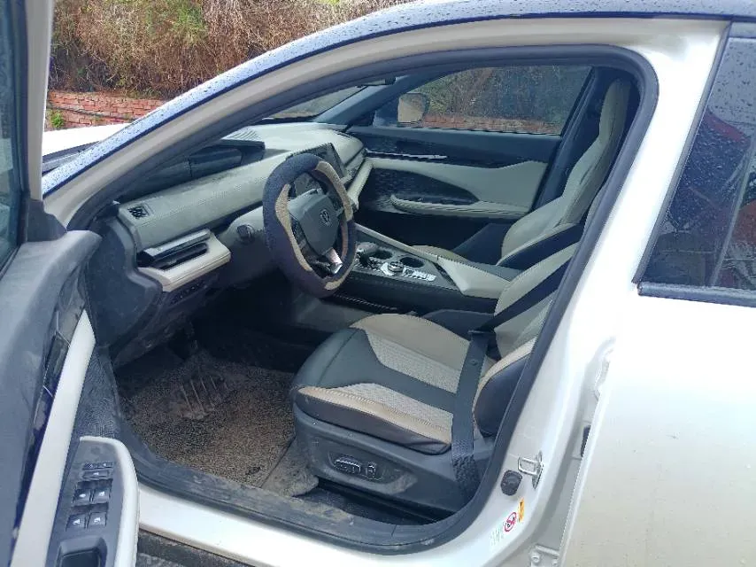 2024 ChangAn UNI-V iDD 1.5L 110HP L4 E-CVT PHEV 18.99KWH,autocango,china used car exporter,china ev exporter,chinese used car exporter,chinese used ev exporter