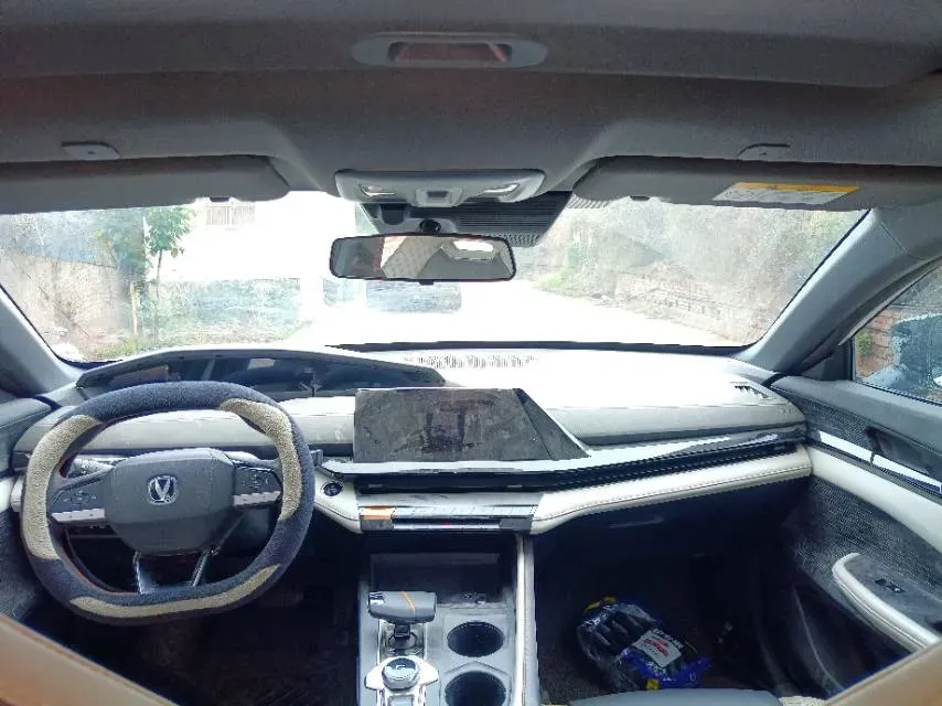 2024 ChangAn UNI-V iDD 1.5L 110HP L4 E-CVT PHEV 18.99KWH,autocango,china used car exporter,china ev exporter,chinese used car exporter,chinese used ev exporter