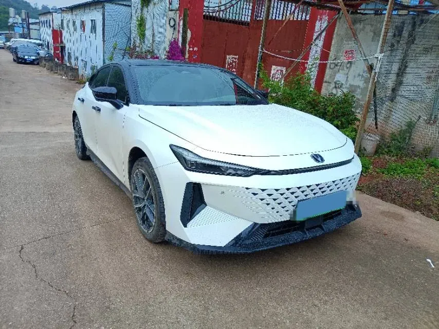 2024 ChangAn UNI-V iDD 1.5L 110HP L4 E-CVT PHEV 18.99KWH,autocango,china used car exporter,china ev exporter,chinese used car exporter,chinese used ev exporter