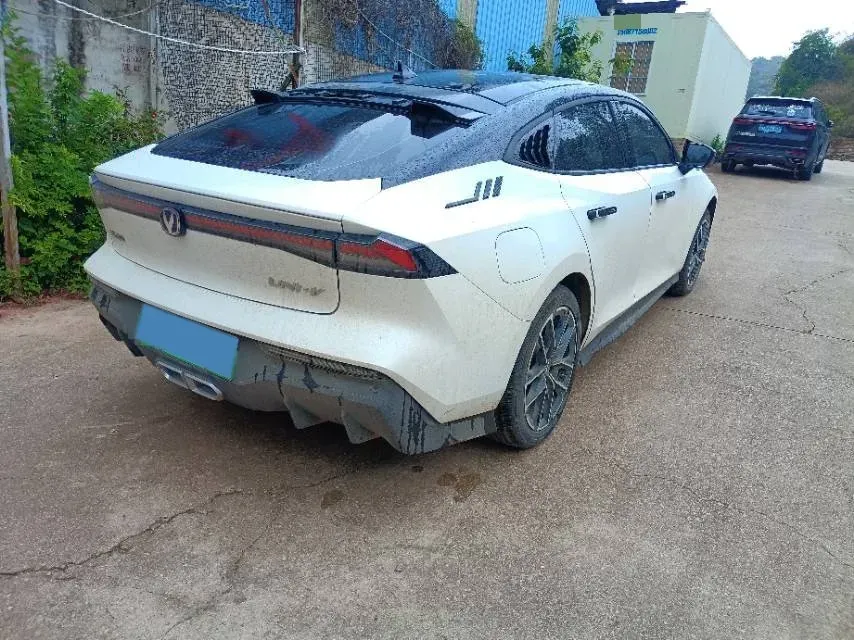 2024 ChangAn UNI-V iDD 1.5L 110HP L4 E-CVT PHEV 18.99KWH,autocango,china used car exporter,china ev exporter,chinese used car exporter,chinese used ev exporter