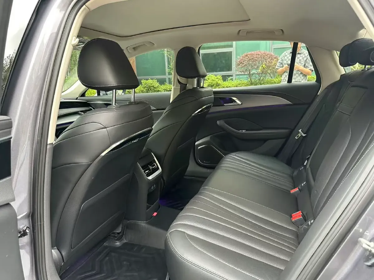 2023 HongQi H5 2.0T 224HP L4 8AT,autocango,china used car exporter,china ev exporter,chinese used car exporter,chinese used ev exporter