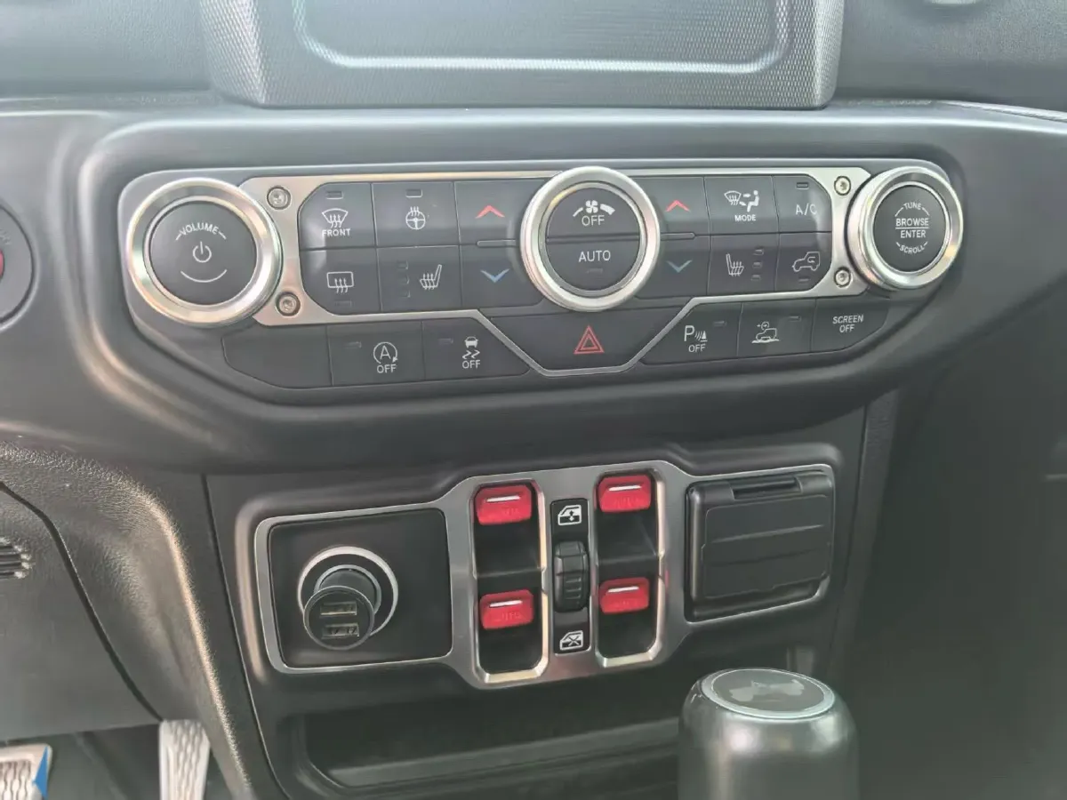 2021 Jeep Wrangler 2.0T 266HP L4 8AT,autocango,china used car exporter,china ev exporter,chinese used car exporter,chinese used ev exporter