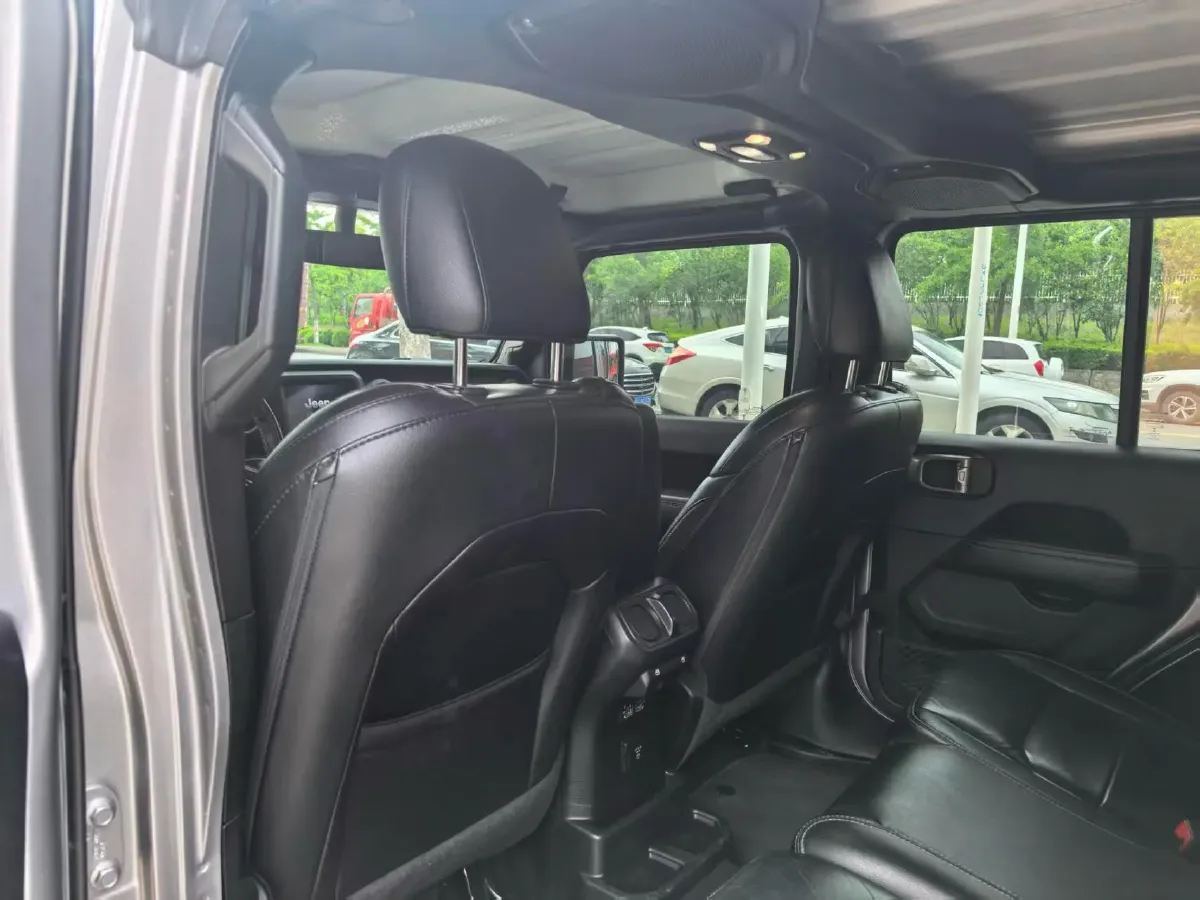 2021 Jeep Wrangler 2.0T 266HP L4 8AT,autocango,china used car exporter,china ev exporter,chinese used car exporter,chinese used ev exporter