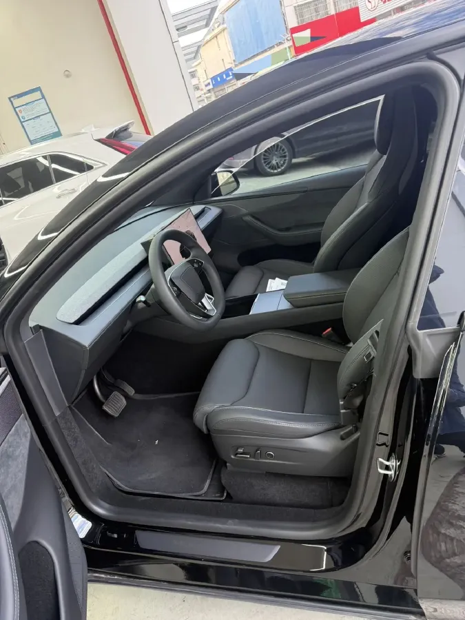 2025 Tesla Model Y L BEV,autocango,china used car exporter,china ev exporter,chinese used car exporter,chinese used ev exporter