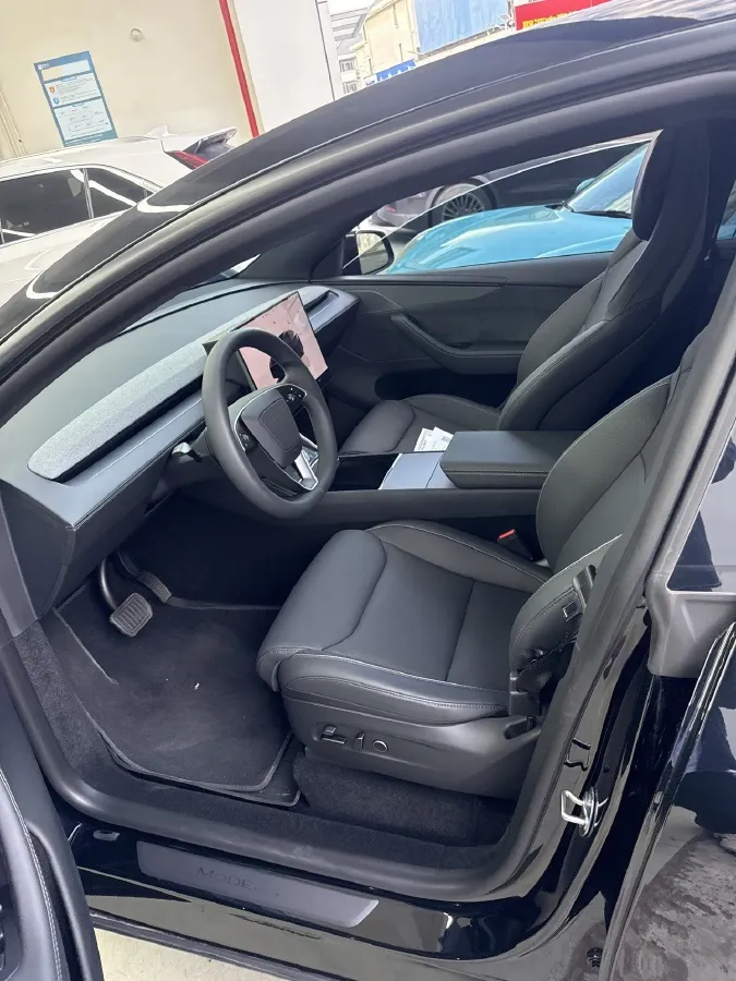 2025 Tesla Model Y L BEV,autocango,china used car exporter,china ev exporter,chinese used car exporter,chinese used ev exporter