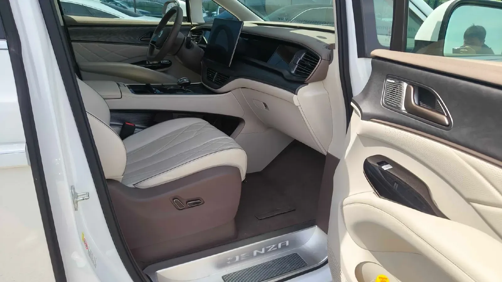 2022 HongQi HS7 3.0T 337HP V6 8AT,autocango,china used car exporter,china ev exporter,chinese used car exporter,chinese used ev exporter