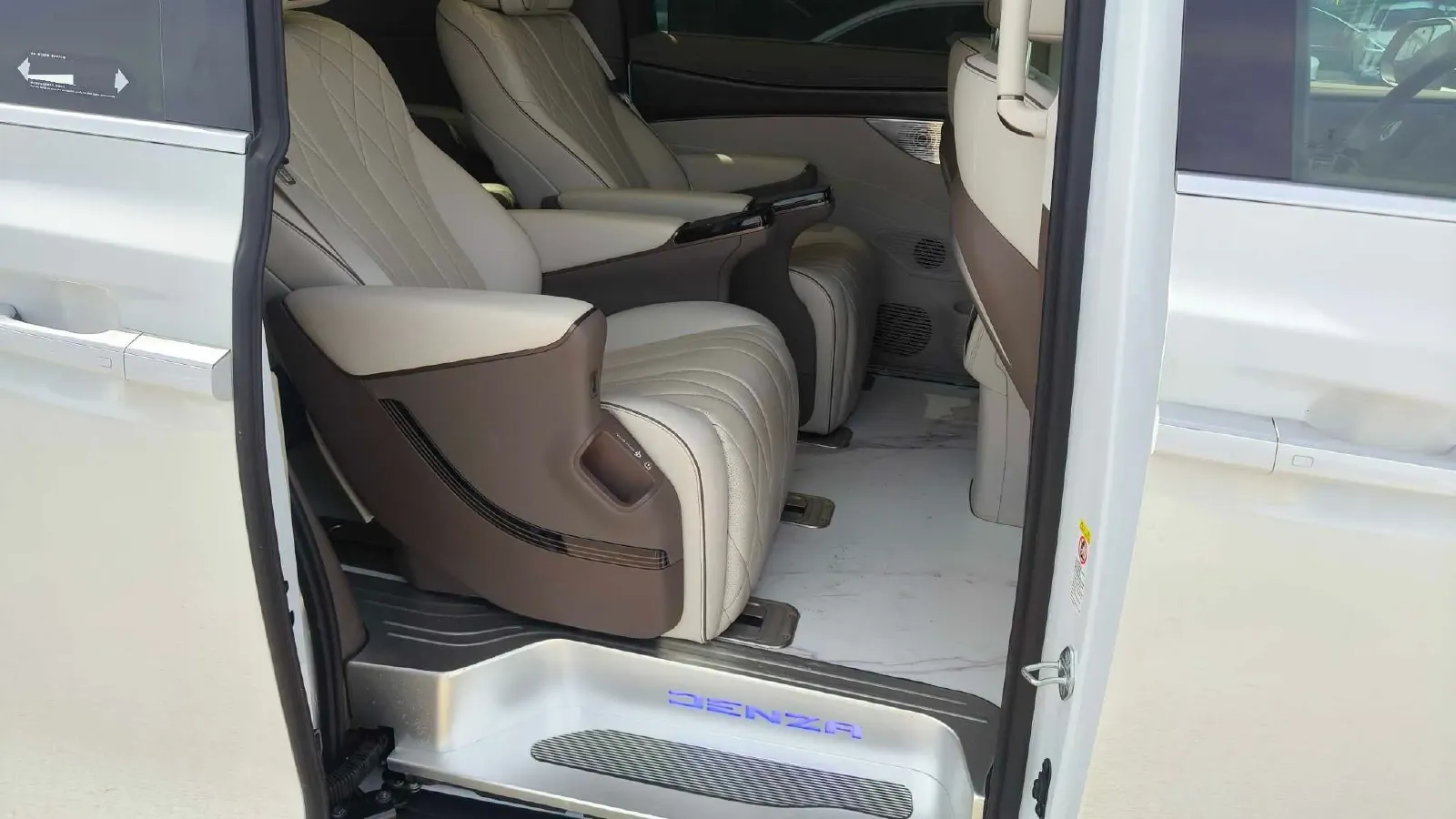 2022 HongQi HS7 3.0T 337HP V6 8AT,autocango,china used car exporter,china ev exporter,chinese used car exporter,chinese used ev exporter