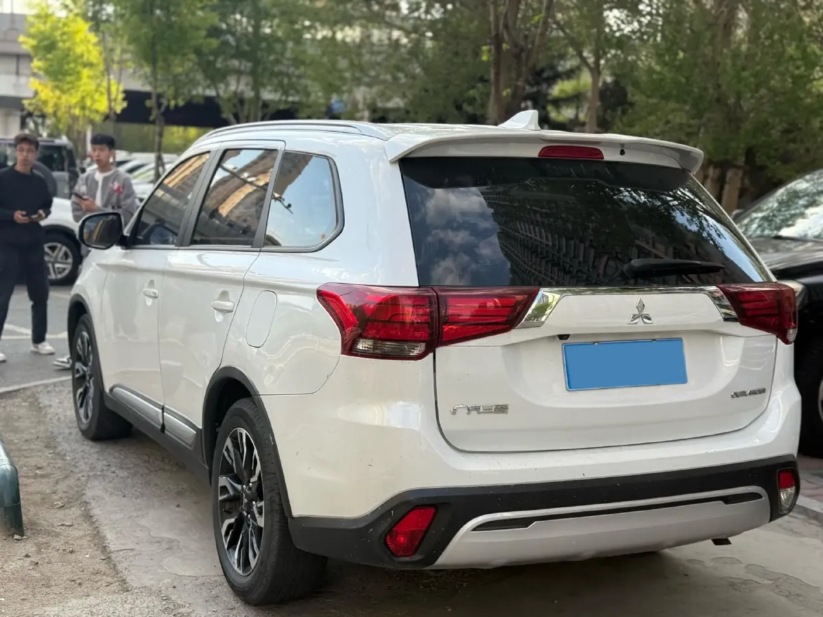 2020 Mitsubishi Outlander 2.0L 166HP L4 CVT,autocango,china used car exporter,china ev exporter,chinese used car exporter,chinese used ev exporter