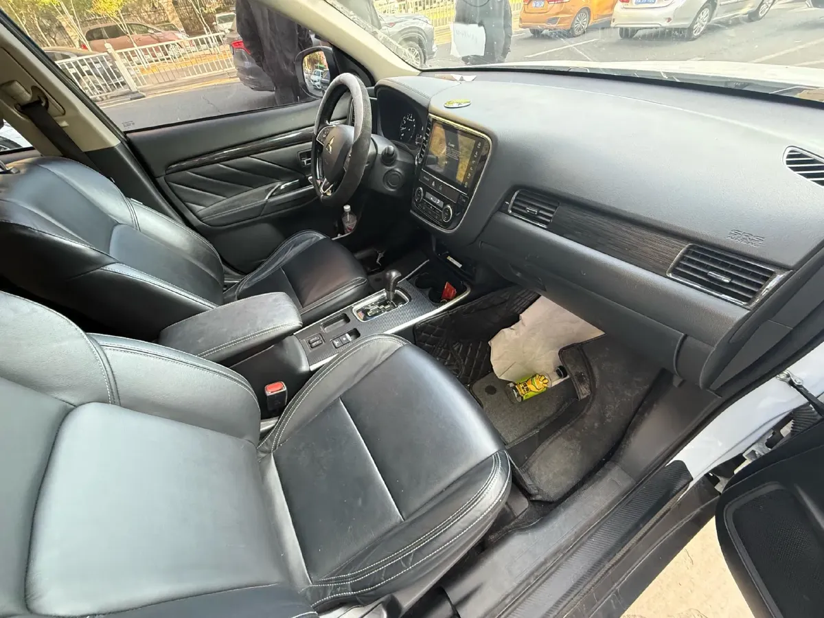 2020 Mitsubishi Outlander 2.0L 166HP L4 CVT,autocango,china used car exporter,china ev exporter,chinese used car exporter,chinese used ev exporter
