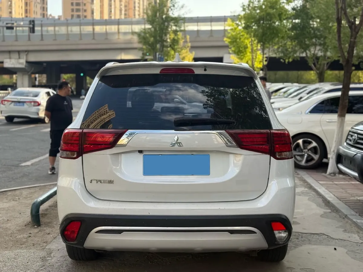 2020 Mitsubishi Outlander 2.0L 166HP L4 CVT,autocango,china used car exporter,china ev exporter,chinese used car exporter,chinese used ev exporter