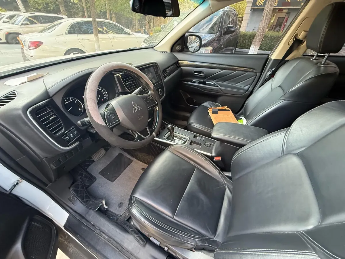 2020 Mitsubishi Outlander 2.0L 166HP L4 CVT,autocango,china used car exporter,china ev exporter,chinese used car exporter,chinese used ev exporter