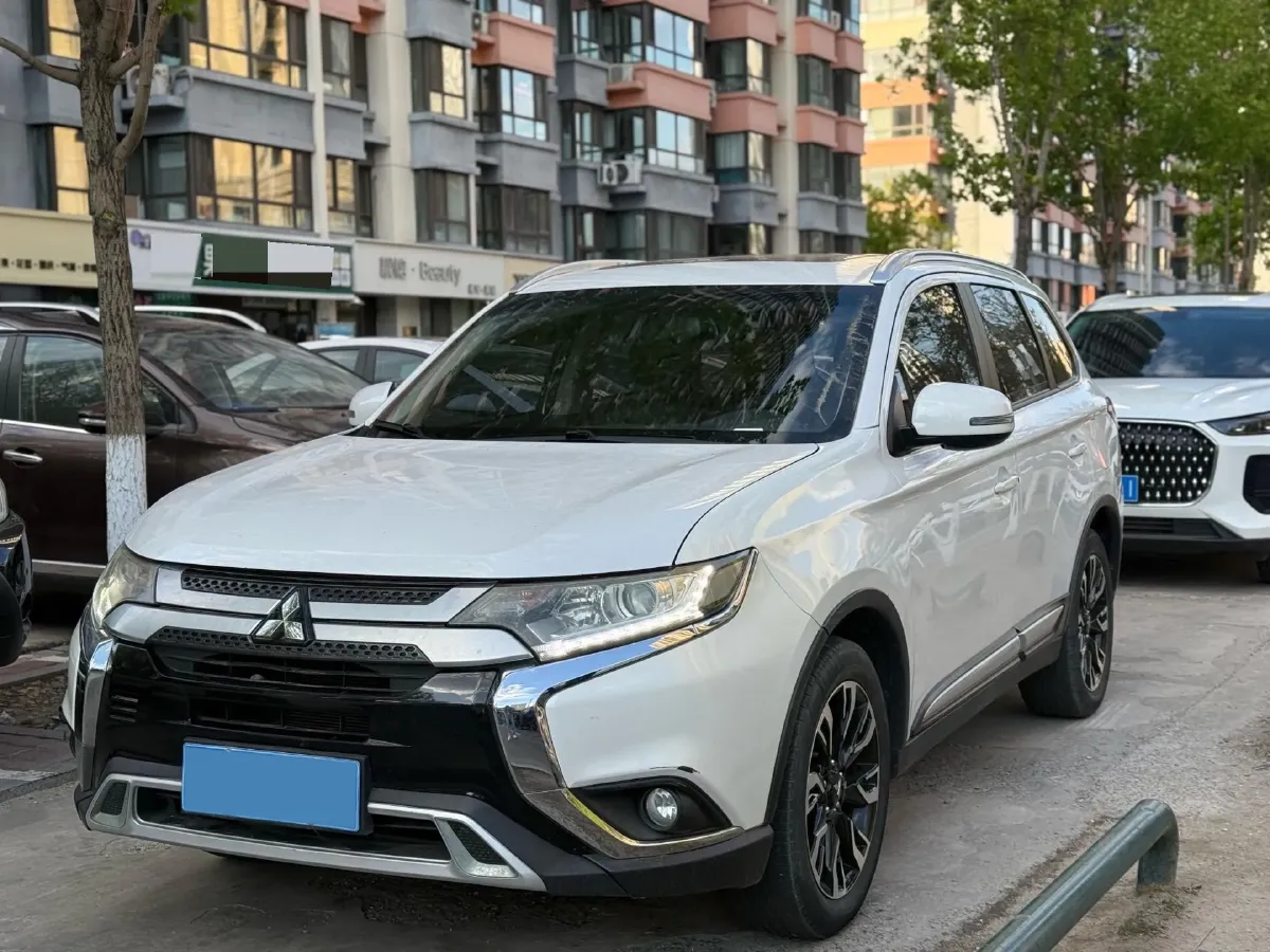 2020 Mitsubishi Outlander 2.0L 166HP L4 CVT,autocango,china used car exporter,china ev exporter,chinese used car exporter,chinese used ev exporter