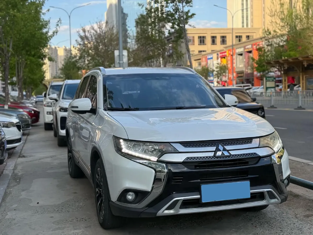 2020 Mitsubishi Outlander 2.0L 166HP L4 CVT,autocango,china used car exporter,china ev exporter,chinese used car exporter,chinese used ev exporter
