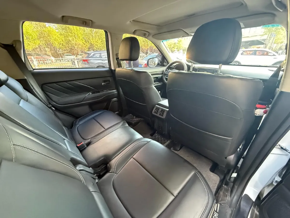 2020 Mitsubishi Outlander 2.0L 166HP L4 CVT,autocango,china used car exporter,china ev exporter,chinese used car exporter,chinese used ev exporter