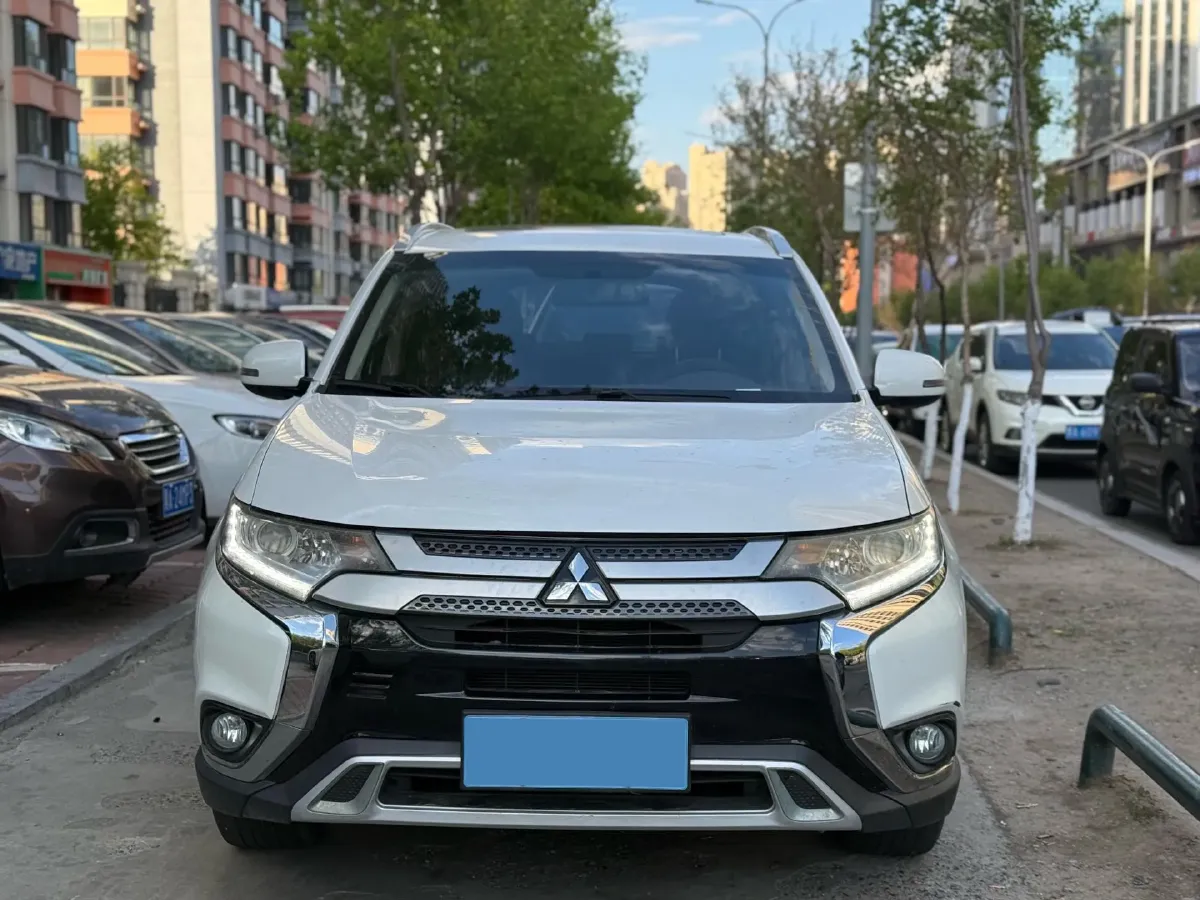 2020 Mitsubishi Outlander 2.0L 166HP L4 CVT,autocango,china used car exporter,china ev exporter,chinese used car exporter,chinese used ev exporter
