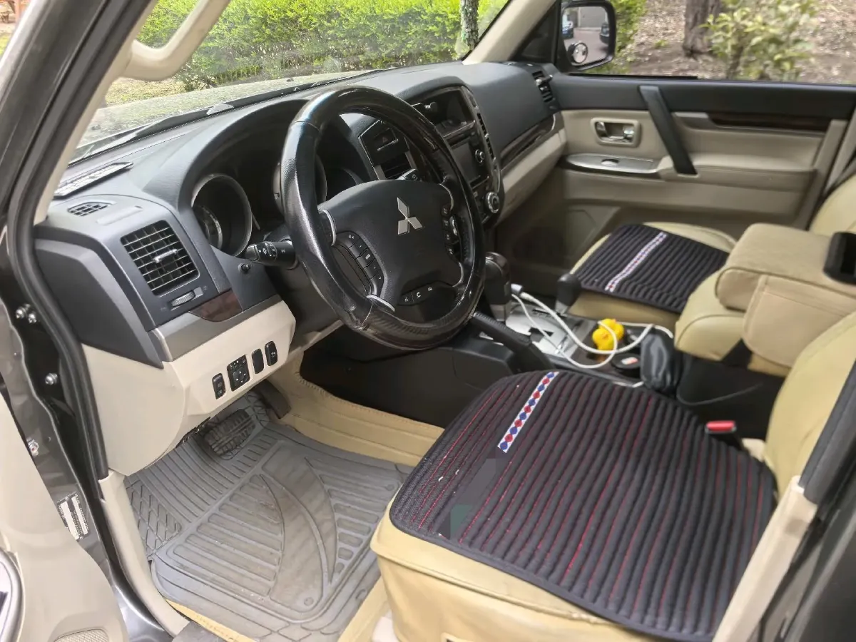 2019 Mitsubishi Pajero 3.0L 174HP V6 5AT,autocango,china used car exporter,china ev exporter,chinese used car exporter,chinese used ev exporter