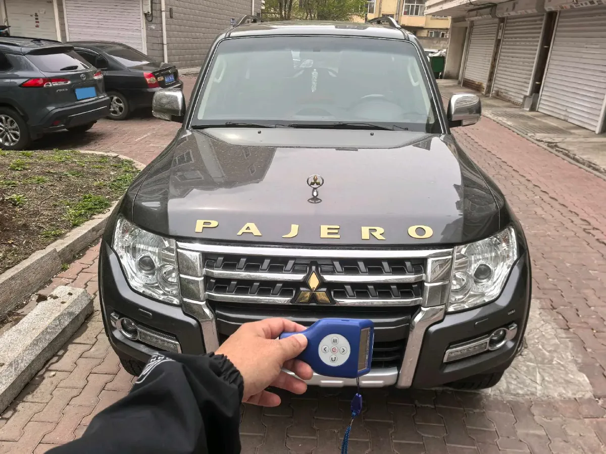 2019 Mitsubishi Pajero 3.0L 174HP V6 5AT,autocango,china used car exporter,china ev exporter,chinese used car exporter,chinese used ev exporter