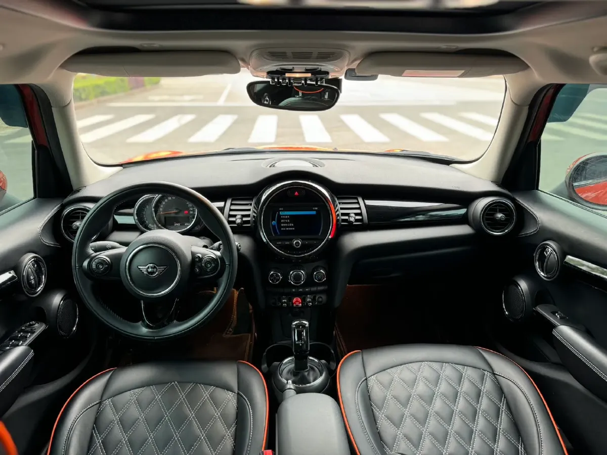 2018 MINI MINI 1.5T 102HP L3 7DCT,autocango,china used car exporter,china ev exporter,chinese used car exporter,chinese used ev exporter