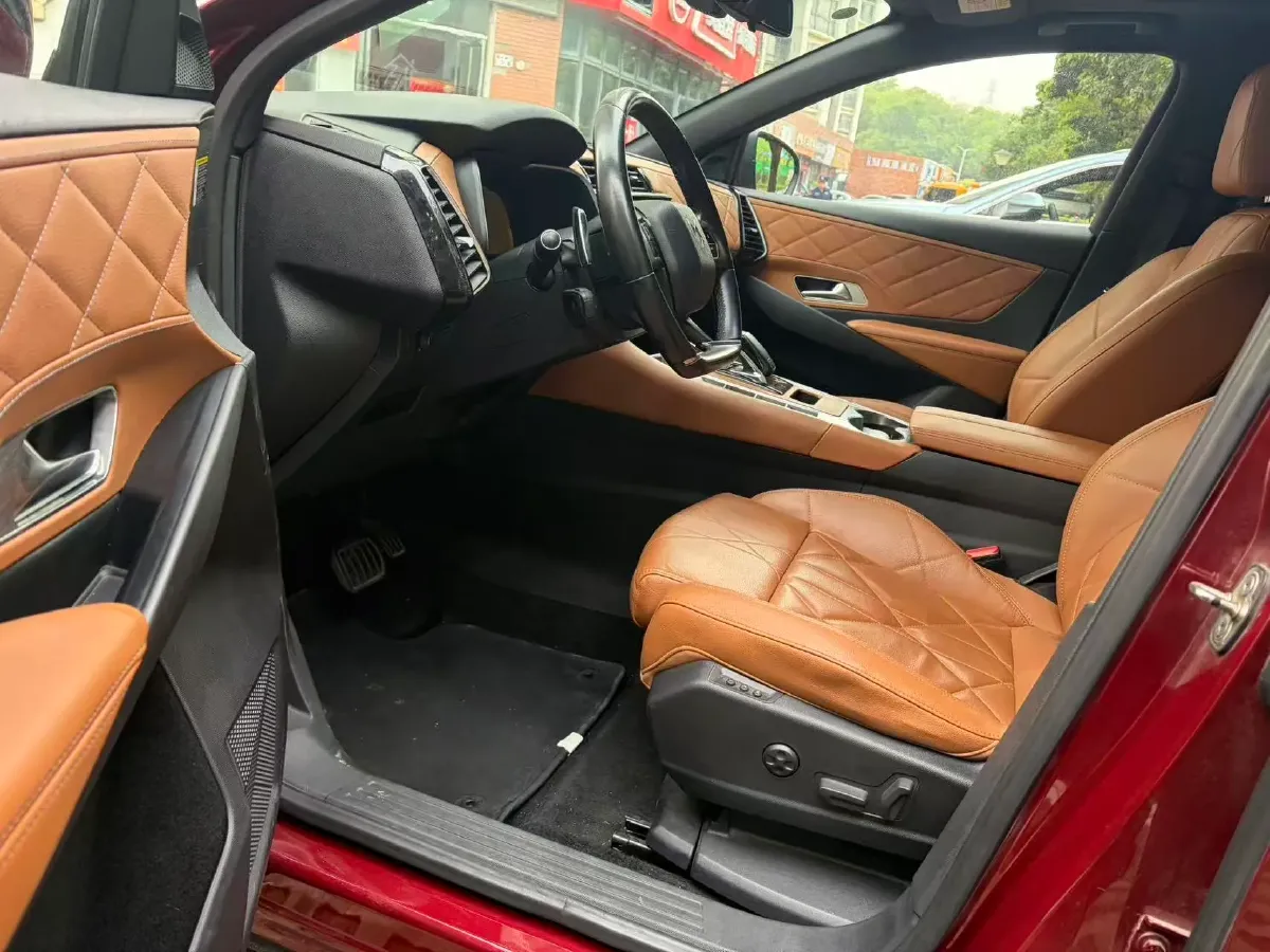 2018 DS 7 1.6T 220HP L4 8AT,autocango,china used car exporter,china ev exporter,chinese used car exporter,chinese used ev exporter
