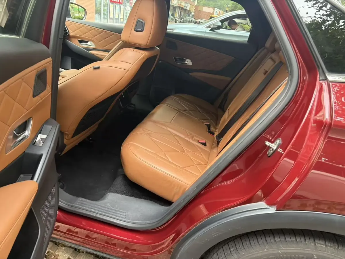 2018 DS 7 1.6T 220HP L4 8AT,autocango,china used car exporter,china ev exporter,chinese used car exporter,chinese used ev exporter