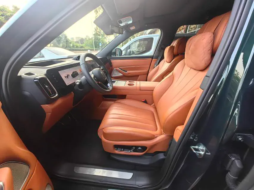 2025 AITO AITO M8 REEV 160HP REEV 53.4KWH,autocango,china used car exporter,china ev exporter,chinese used car exporter,chinese used ev exporter