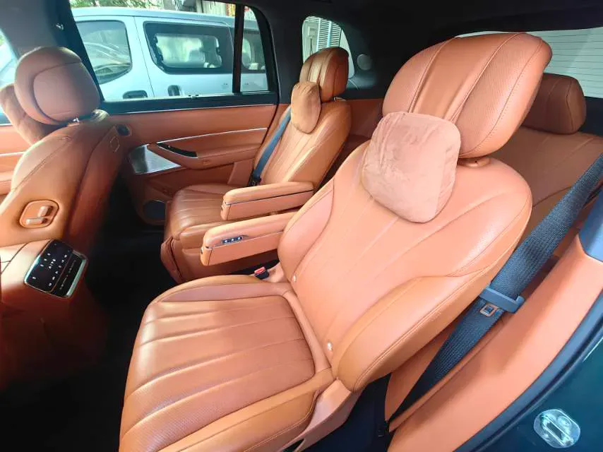 2025 AITO AITO M8 REEV 160HP REEV 53.4KWH,autocango,china used car exporter,china ev exporter,chinese used car exporter,chinese used ev exporter