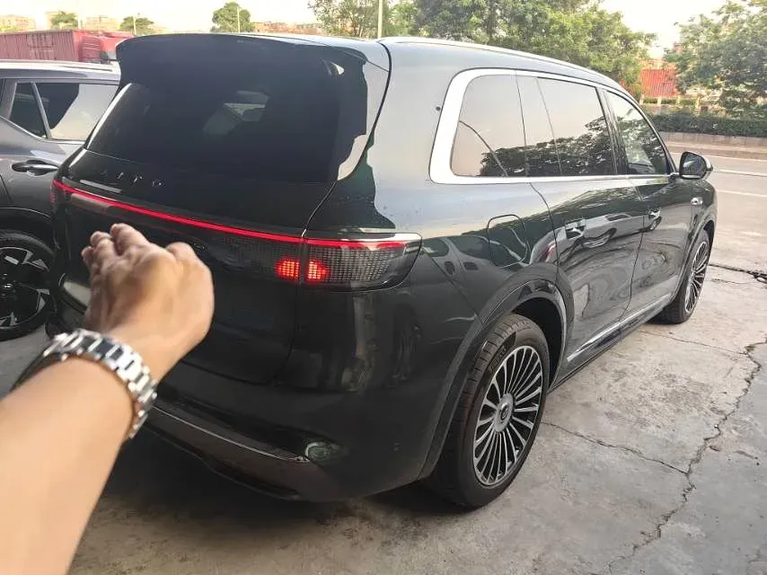 2025 AITO AITO M8 REEV 160HP REEV 53.4KWH,autocango,china used car exporter,china ev exporter,chinese used car exporter,chinese used ev exporter