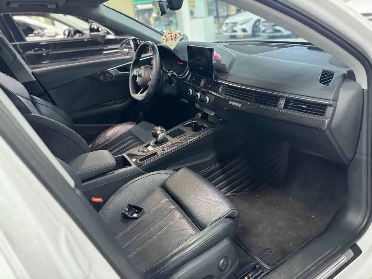 2022 Audi A4L 2.0T 190HP L4 7DCT,autocango,china used car exporter,china ev exporter,chinese used car exporter,chinese used ev exporter