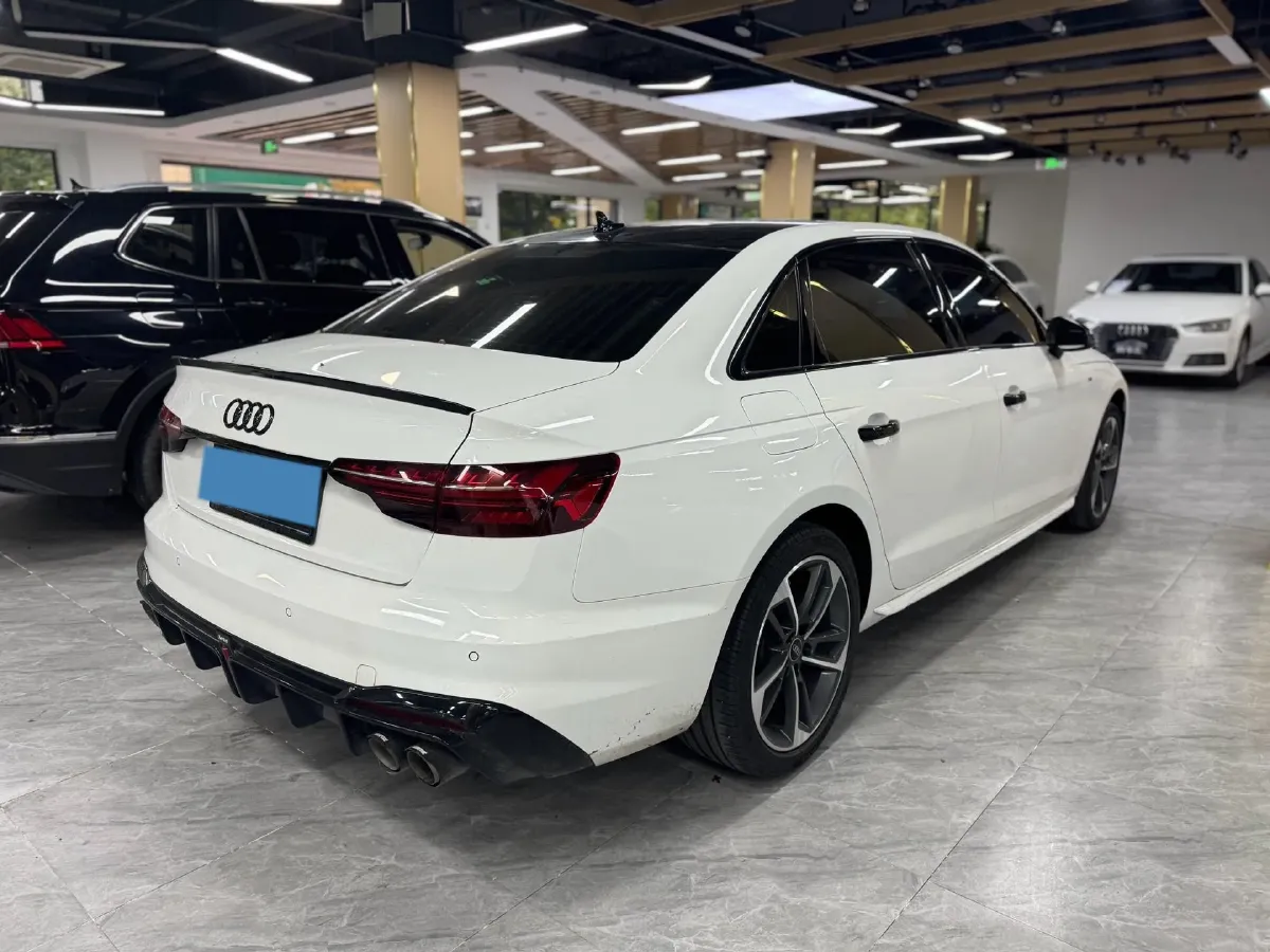 2022 Audi A4L 2.0T 190HP L4 7DCT,autocango,china used car exporter,china ev exporter,chinese used car exporter,chinese used ev exporter