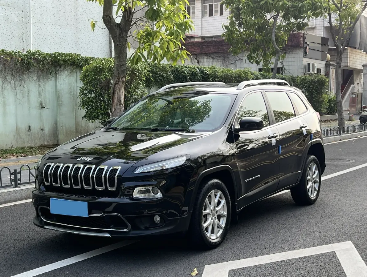 2017 Jeep Cherokee 2.0L 155HP L4 9AT,autocango,china used car exporter,china ev exporter,chinese used car exporter,chinese used ev exporter